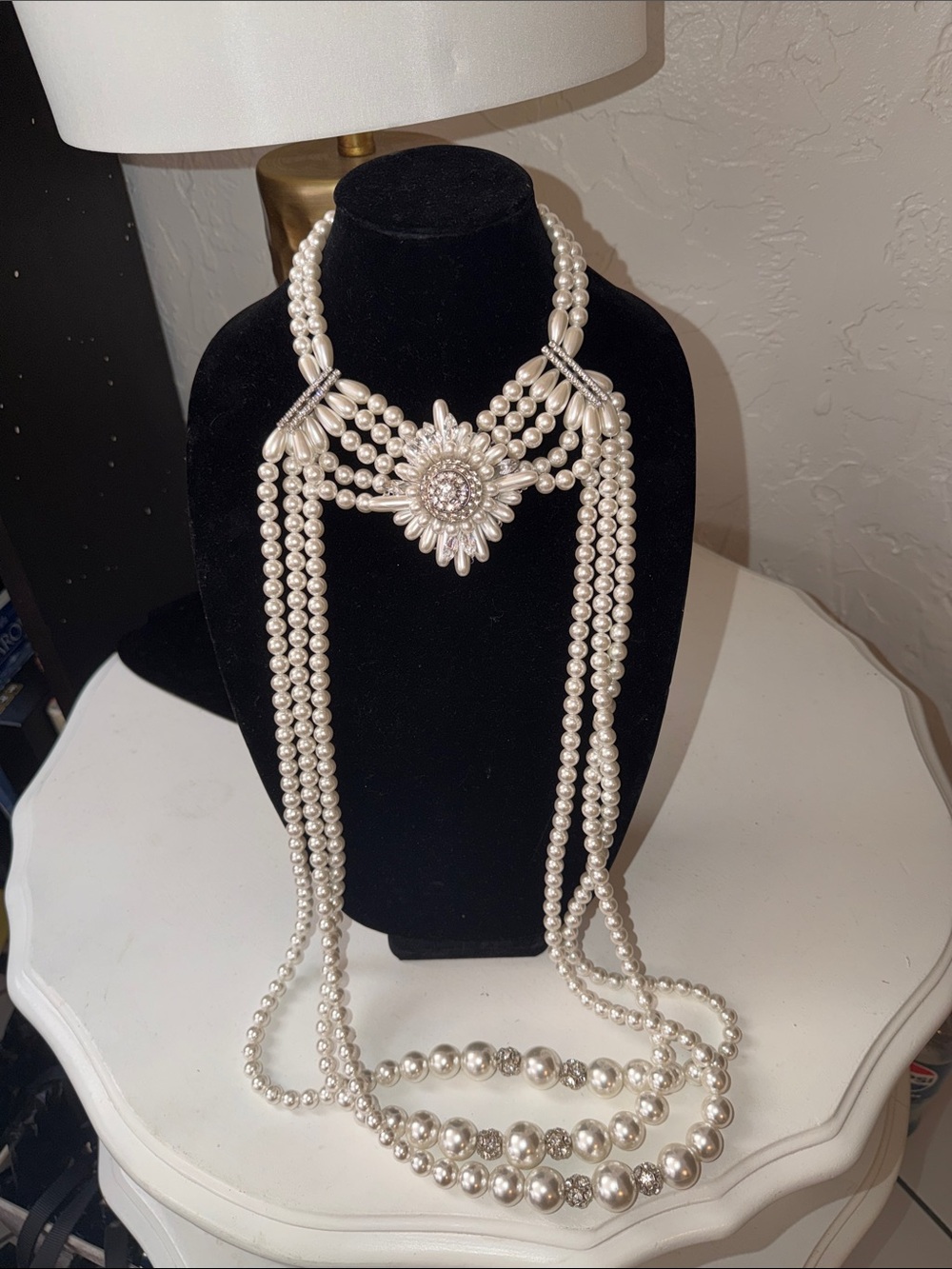 Vintage choker Pearl Multi-Strand Necklace with Floral Medallion